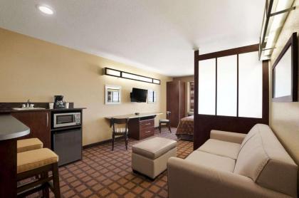 Microtel Inn & Suites Gonzales - image 14