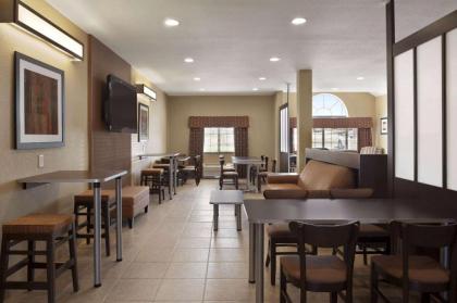 Microtel Inn & Suites Gonzales - image 6