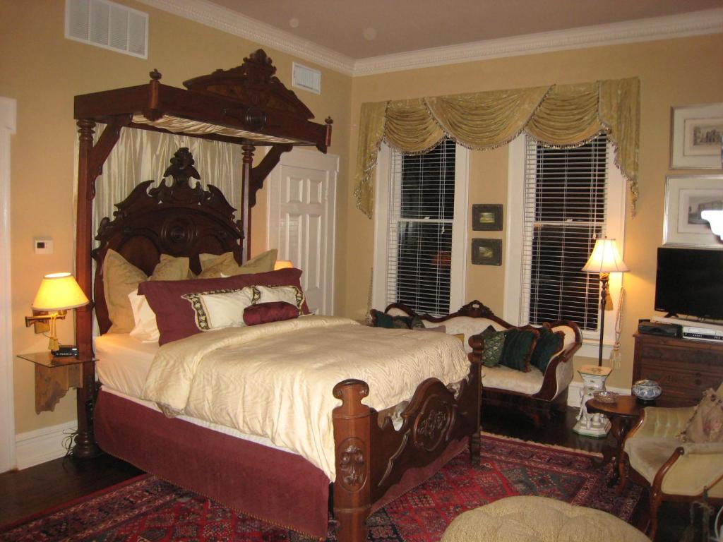 Belle Oaks Inn - image 3