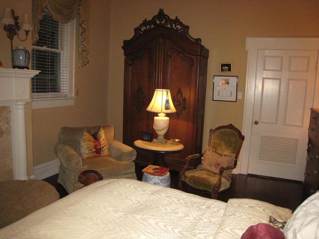 Belle Oaks Inn - image 5