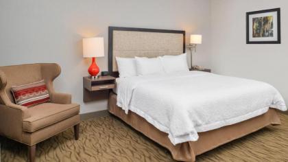 Hampton Inn Gonzales - image 14