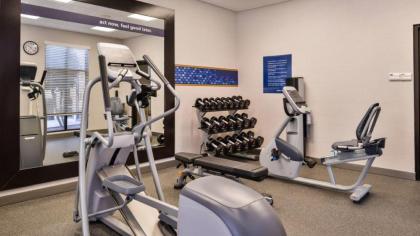 Hampton Inn Gonzales - image 15