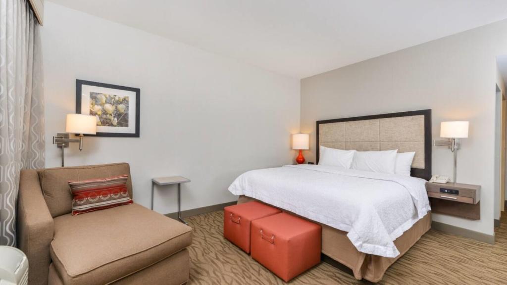 Hampton Inn Gonzales - image 2