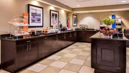 Hampton Inn Gonzales - image 4