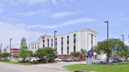 Hampton Inn Gonzales - image 8