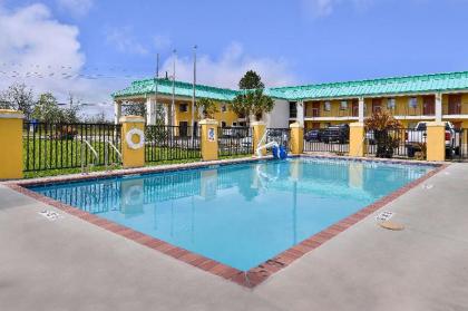 Americas Best Value Inn-Gonzales - image 10