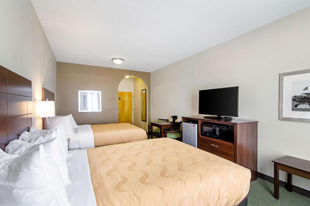 Quality Inn & Suites Near Tanger Outlet Mall - image 6