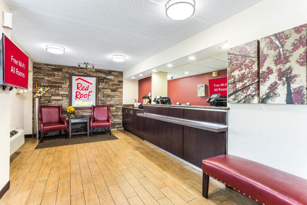 Red Roof Inn PLUS+ Nashville North Goodlettsville - image 2