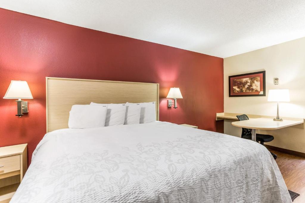 Red Roof Inn PLUS+ Nashville North Goodlettsville - image 3