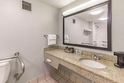 Quality Inn Goodlettsville - image 8