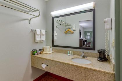 Quality Inn Goodlettsville - image 9