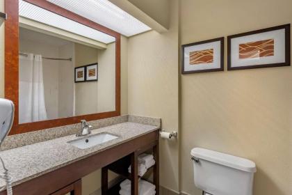 Comfort Suites At Rivergate Mall - image 12