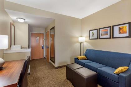 Comfort Suites At Rivergate Mall - image 7