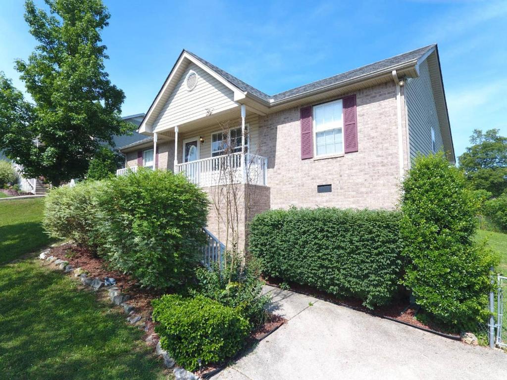 20 minutes to Downtown Nashville w/ Fenced in Yard - main image