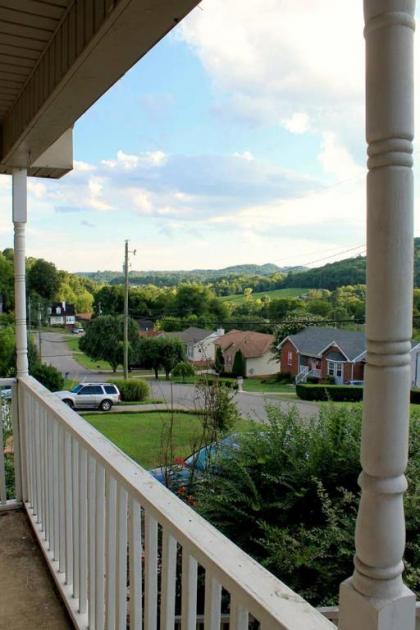 20 minutes to Downtown Nashville w/ Fenced in Yard - image 11