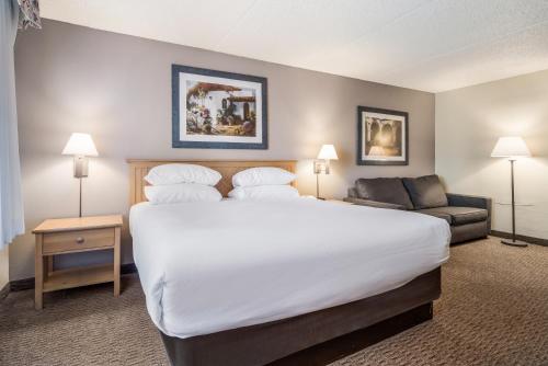 Red Lion Inn & Suites Goodyear - main image