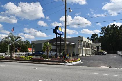 Days Inn by Wyndham Goose Creek - image 9