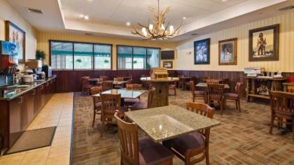 Best Western Plus Crossroads Inn & Suites - image 9