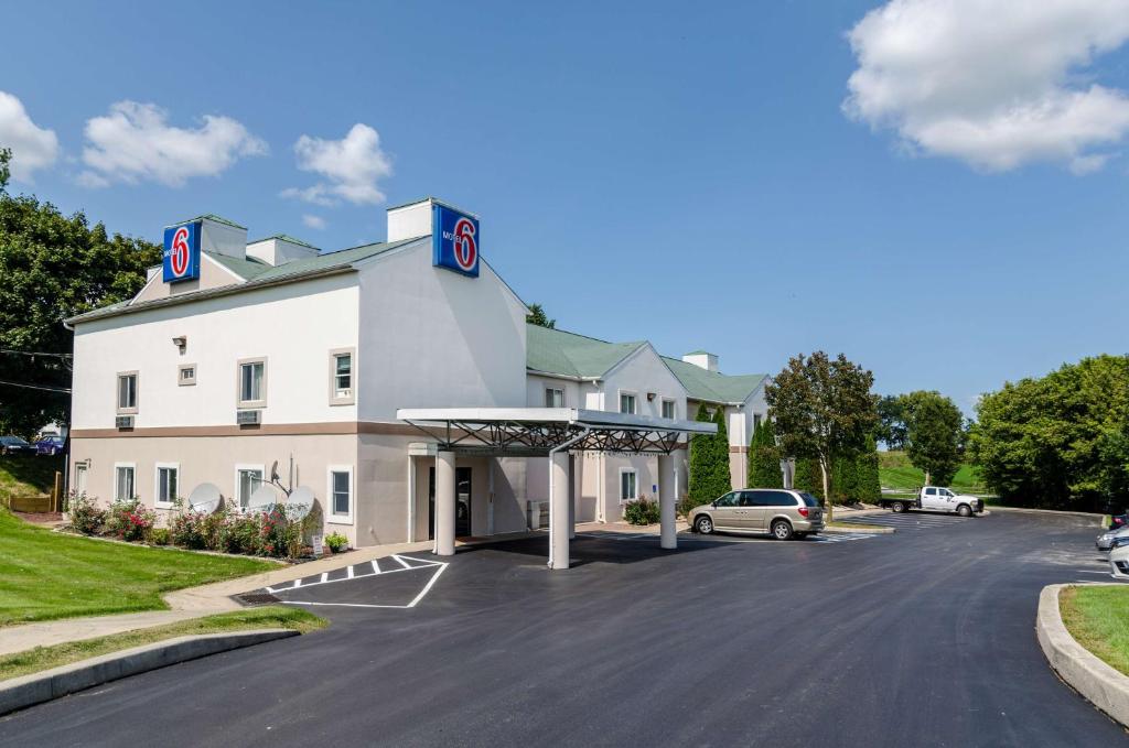 Motel 6-Gordonville PA - image 2