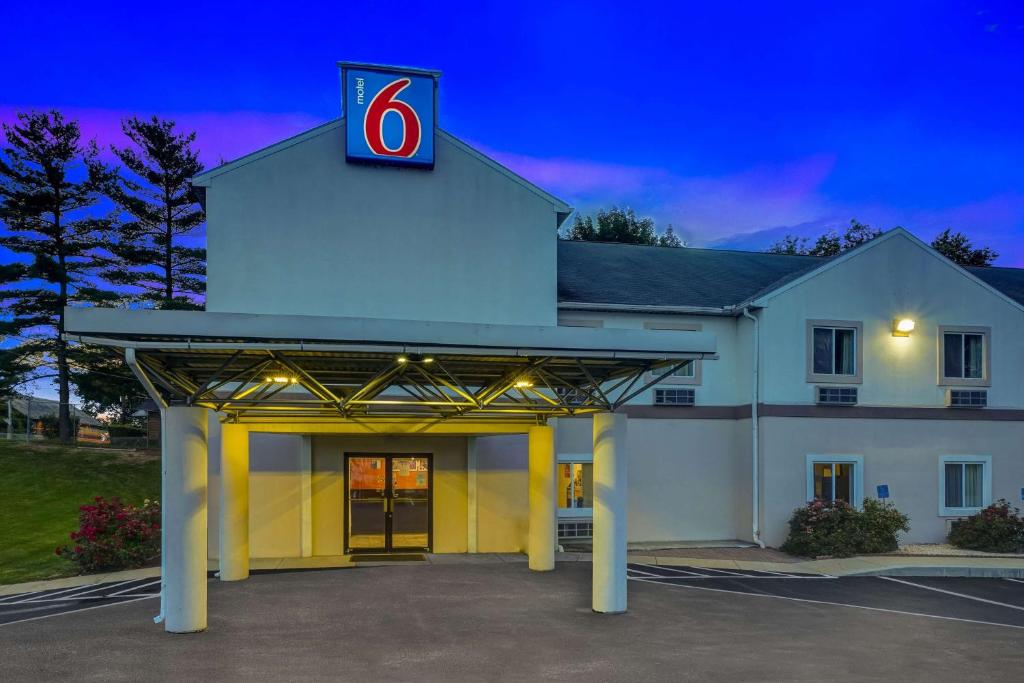 Motel 6-Gordonville PA - image 7