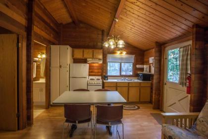 Lake Texoma Camping Resort Cabin 4 - image 5