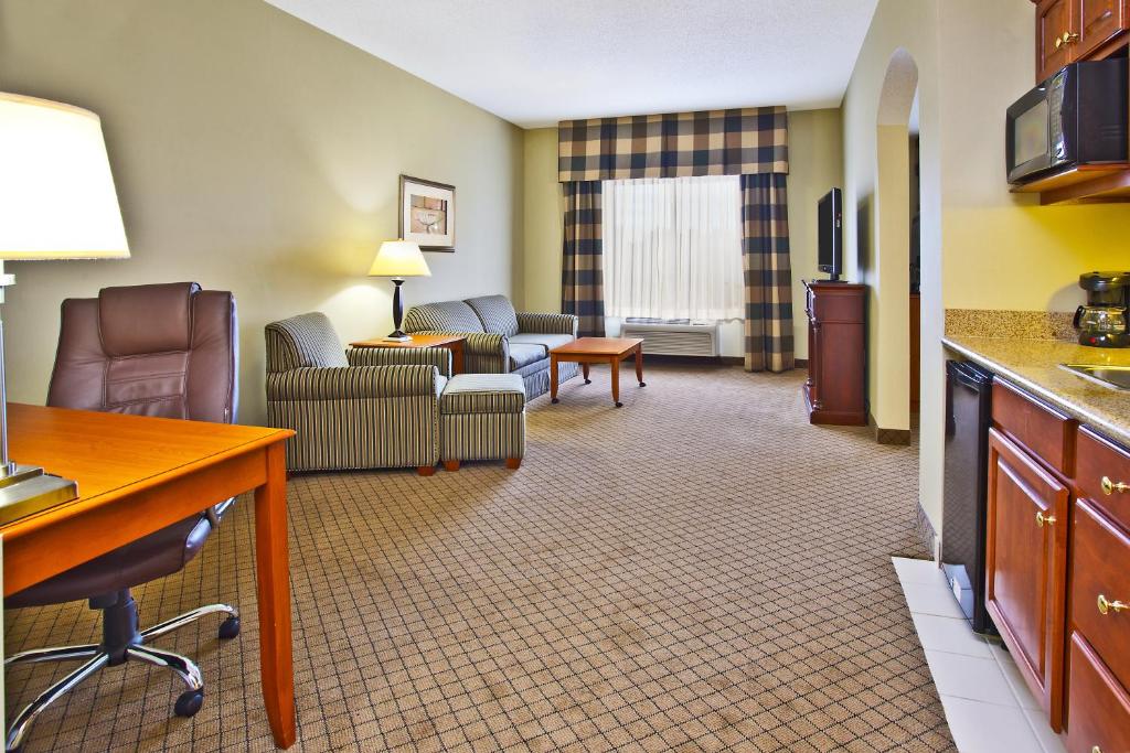 Holiday Inn Express Hotel & Suites Goshen an IHG Hotel - image 6