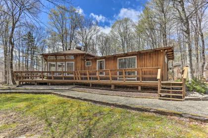 Family Home with Deck Walk to Big Bass Lake! - image 14