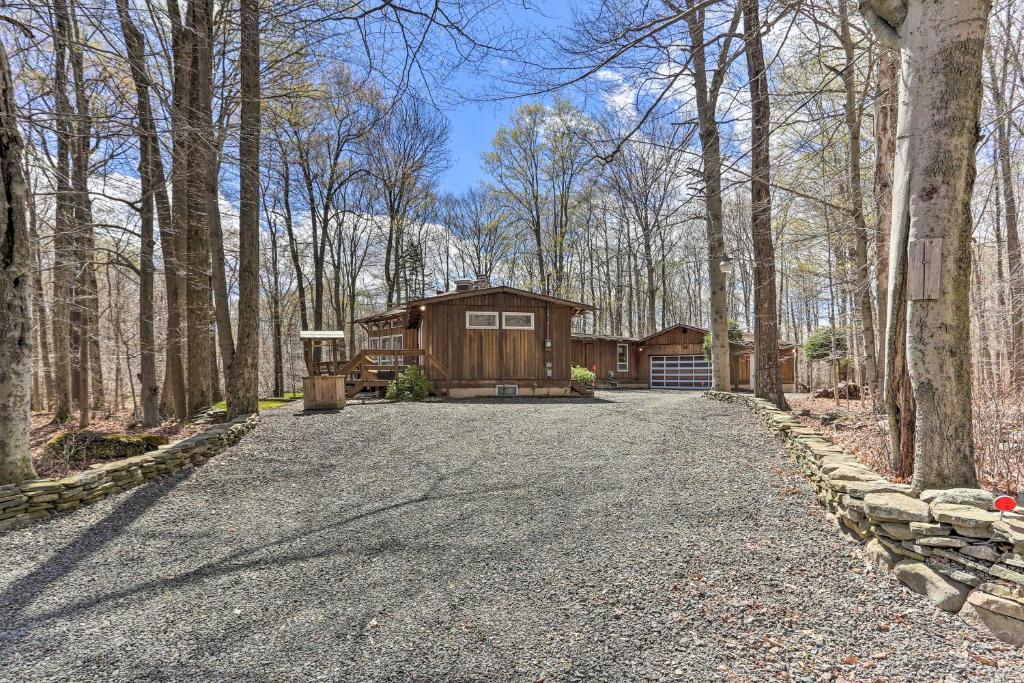 Family Home with Deck Walk to Big Bass Lake! - image 5