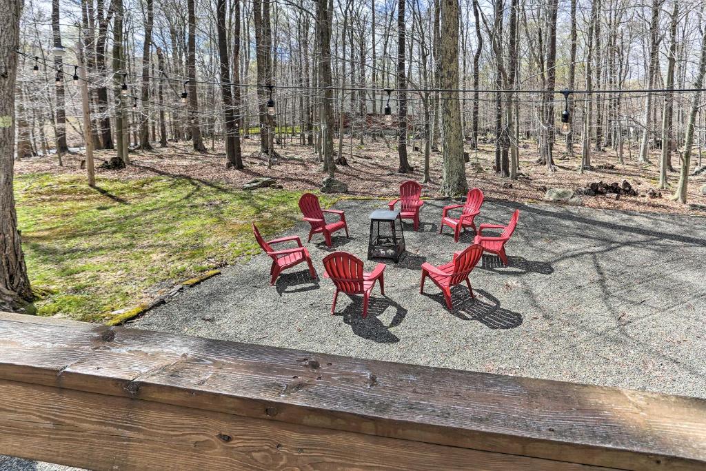 Family Home with Deck Walk to Big Bass Lake! - image 7