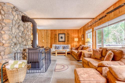 Mt Hood Chalet Vacation Rental - image 2