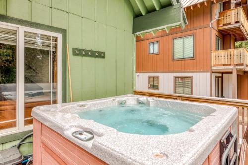 Mt Hood Chalet Vacation Rental - image 5