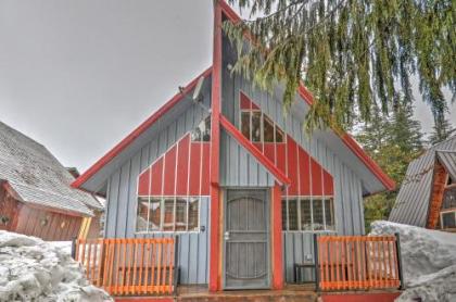 Inviting Mt Hood Cabin with Deck 1 Mi to Skibowl!