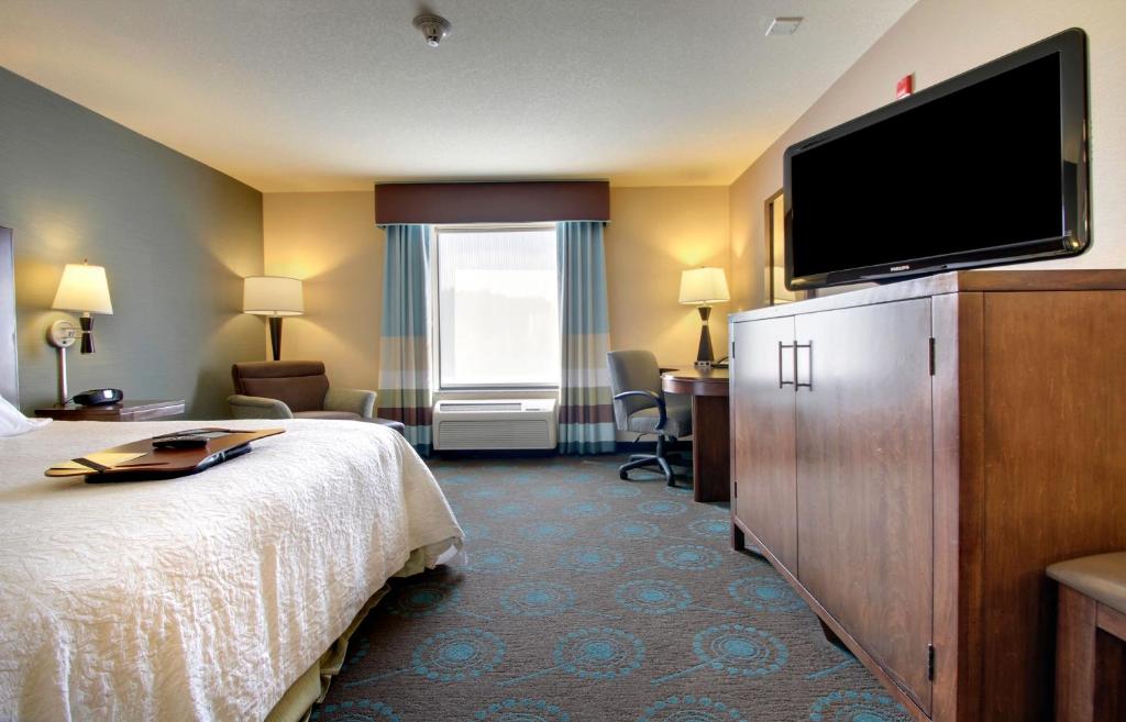 Hampton Inn & Suites Grafton - image 4