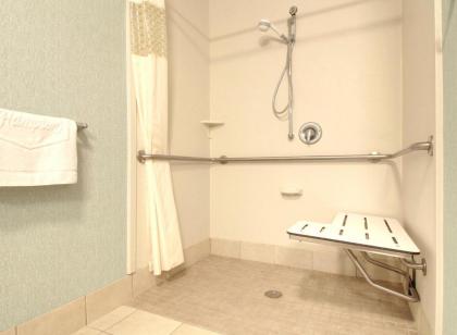 Hampton Inn & Suites Grafton - image 7