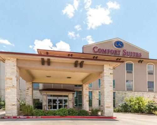 Comfort Suites Granbury - image 4