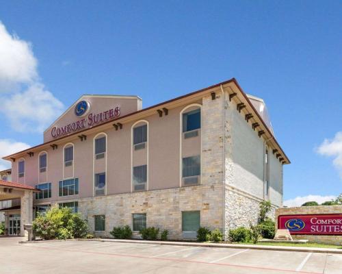 Comfort Suites Granbury - image 5