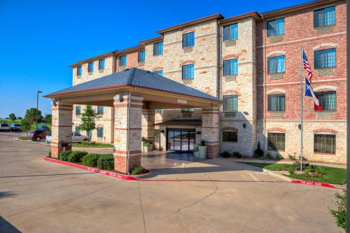 Holiday Inn Express and Suites Granbury an IHG Hotel - main image