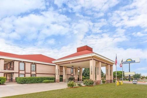 Days Inn by Wyndham Granbury - main image