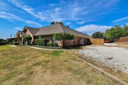 Granbury Studio- 10 Mins From Town and the Lake! - image 2