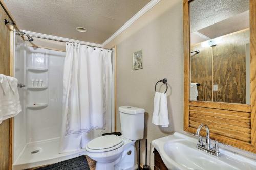 Granbury Studio- 10 Mins From Town and the Lake! - image 3