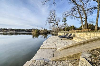 Bright n Breezy Waterfront Lake Granbury Getaway! - image 5