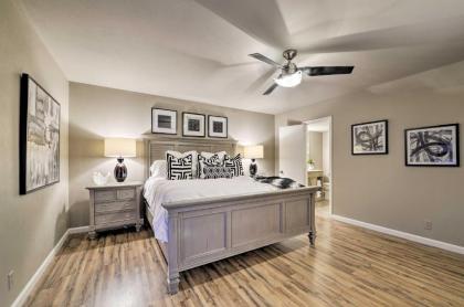 Bright n Breezy Waterfront Lake Granbury Getaway! - image 9