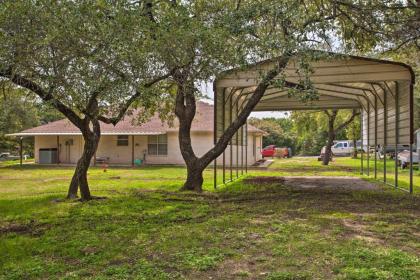 Lovely Lakeside Cottage with Park and Dock Access! - image 3