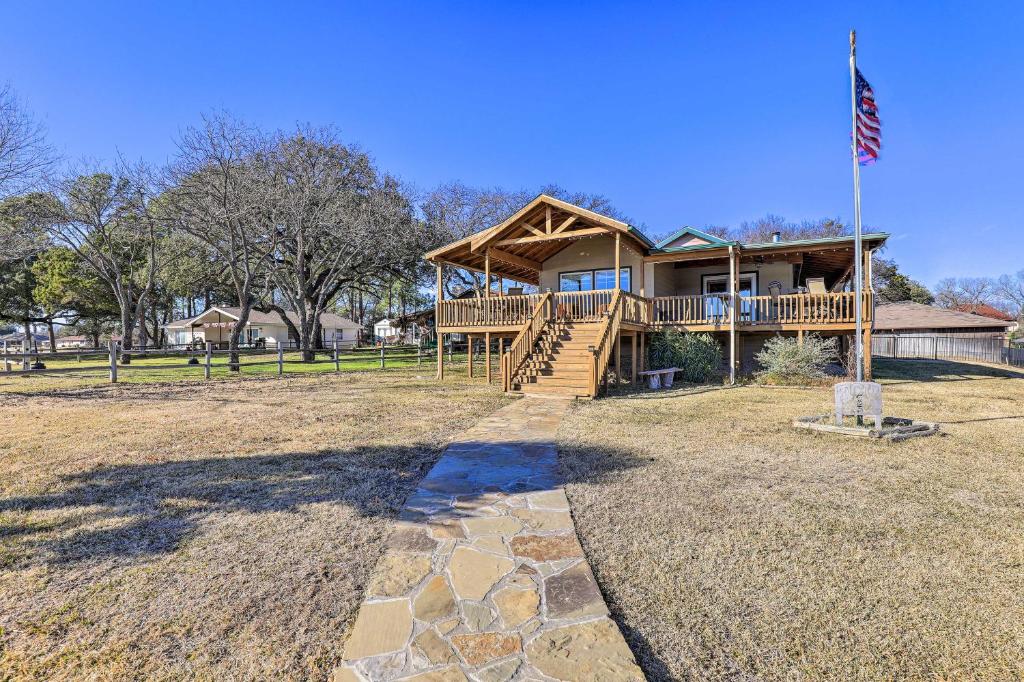 Lakefront Haven about 6 Mi to Historic Granbury Square - image 4