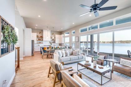 Lakeside Granbury Retreat with Patio and Fire Pit - image 9