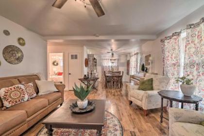 Chic Granbury Home 1 Block to Historic Dtwn!