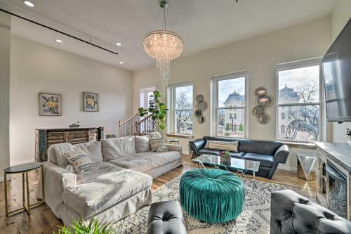 Chic Oz Condo with Balcony on Granbury Square! - image 2