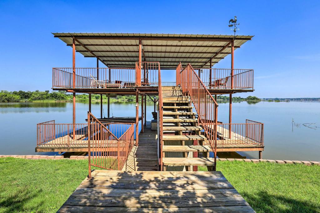 Granbury Lakefront Escape with Boat Dock and Slip! - image 2