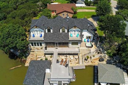 Lavish Lake House Near Vineyards and Marinas!