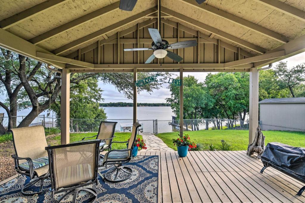 Lakefront Home Less Than 3 Mi to Historic Granbury! - image 2